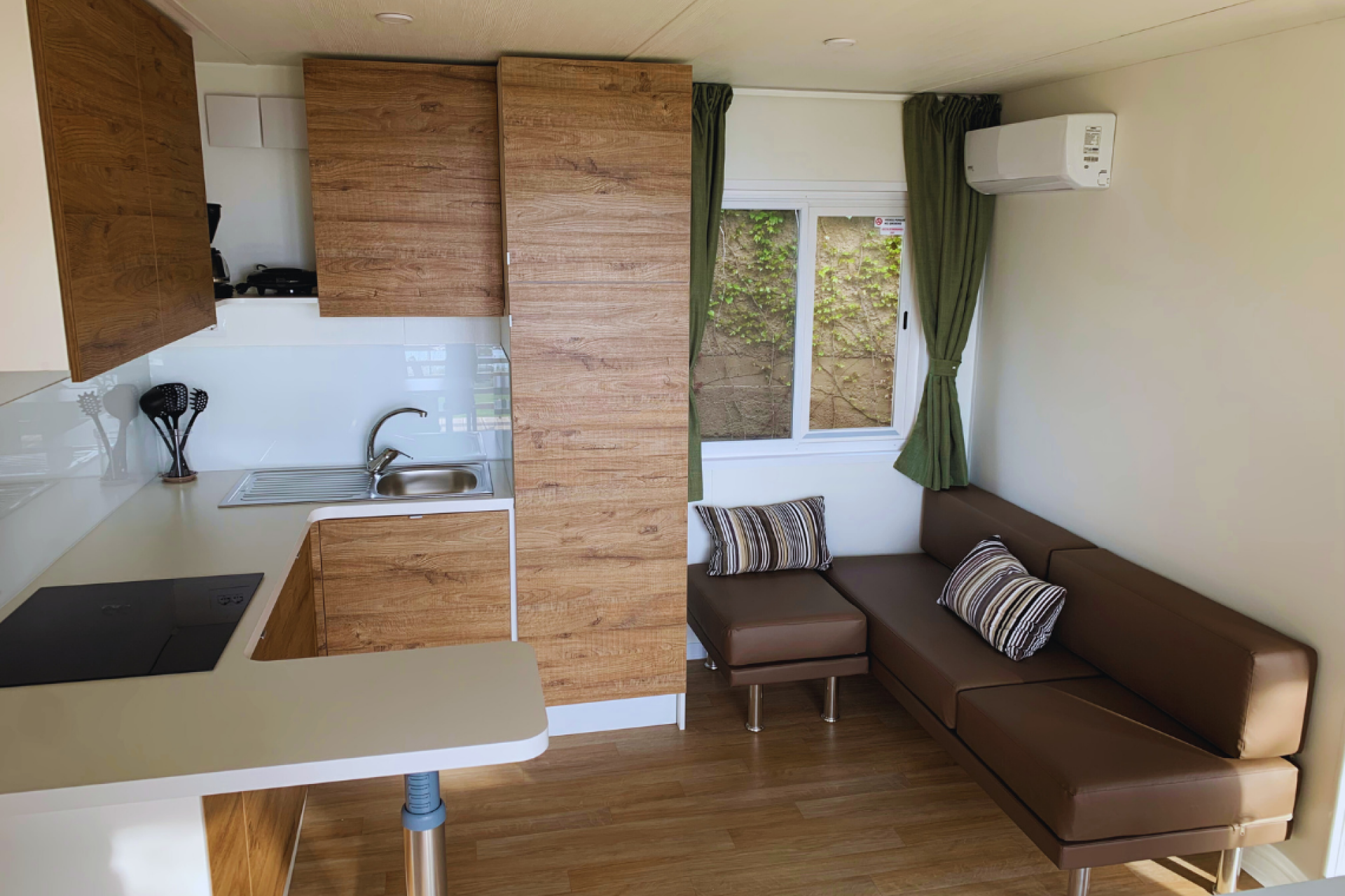 Casa Mobile Garda Spa Vista Lago ampia veranda coperta