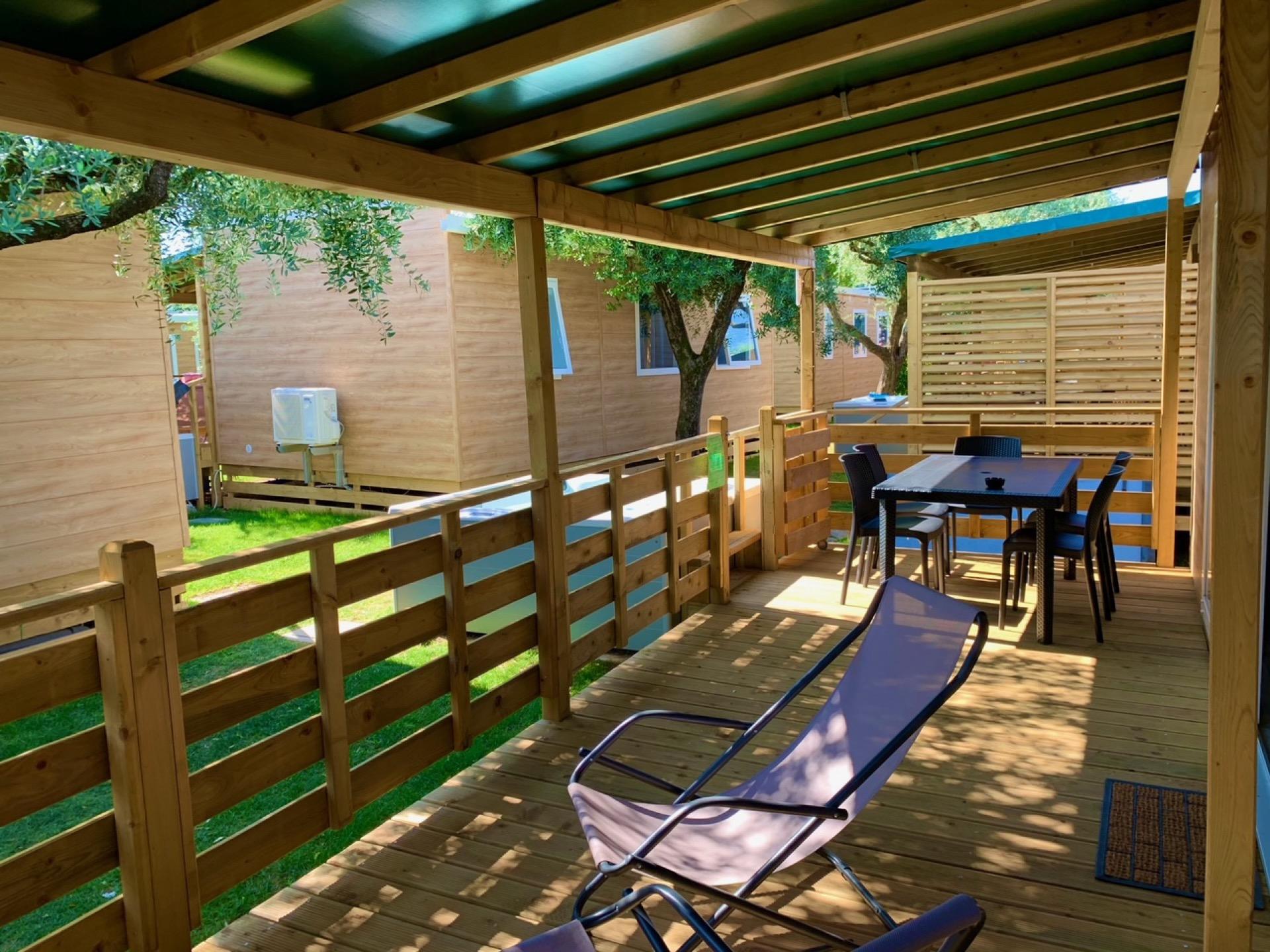 Casa mobile Garden Spa ampia veranda coperta
