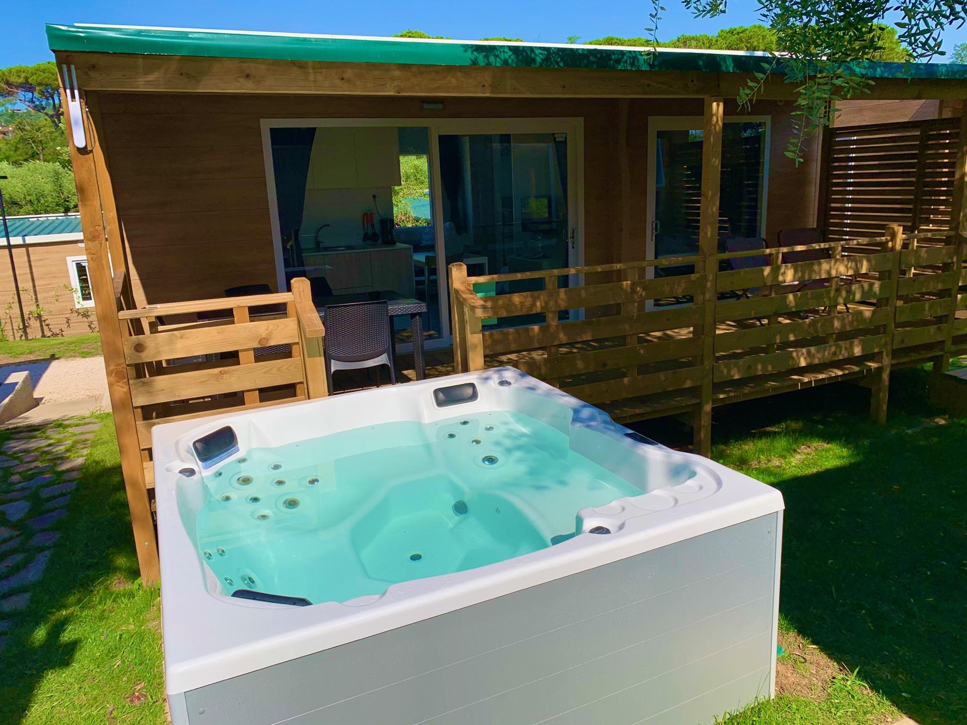 Casa mobile Garden Spa vasca idromassaggio sul lago di Garda