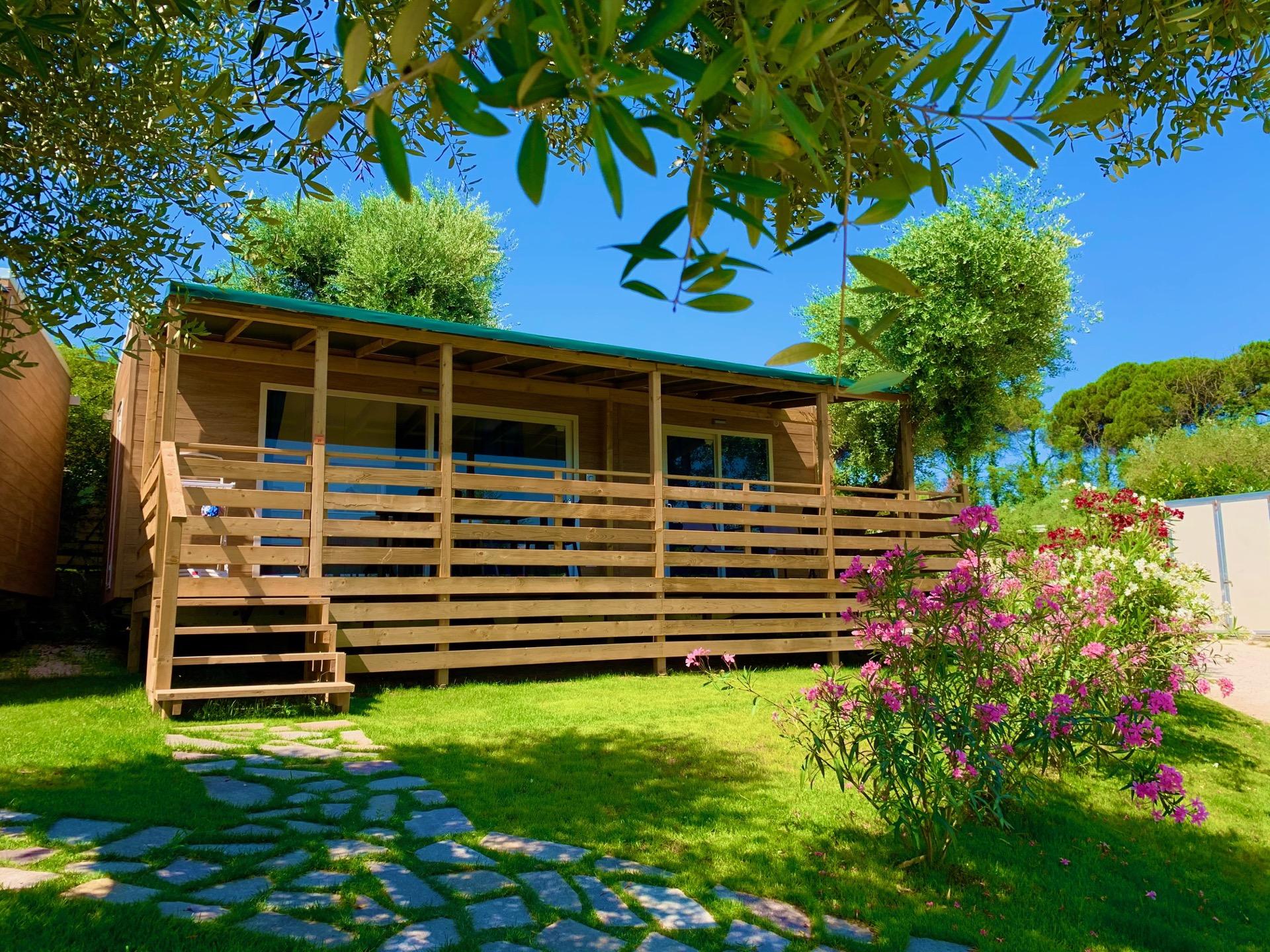Casa mobile Comfort alloggio confortevole sul lago di Garda con ampia veranda